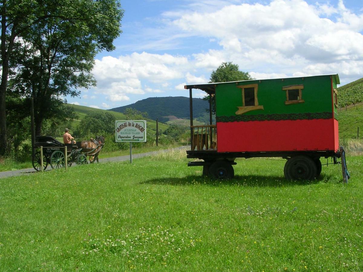 L'Authentique Roulotte Hotell La Chapelle-de-Guinchay Exteriör bild